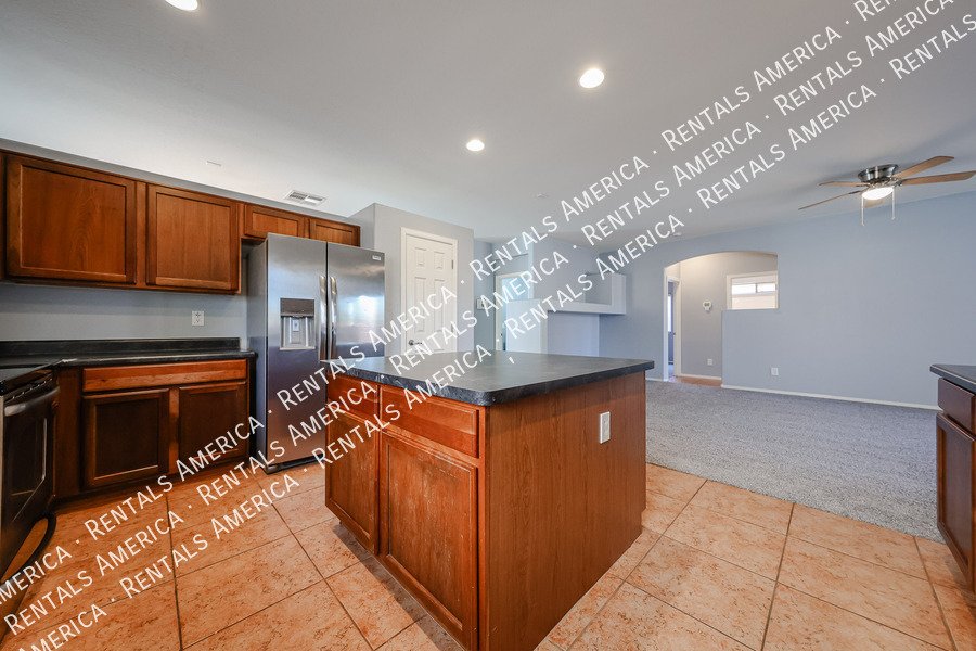 Charming 3-Bedroom Home for Rent in Maricopa! property image
