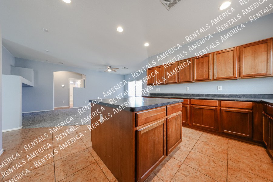 Charming 3-Bedroom Home for Rent in Maricopa! property image