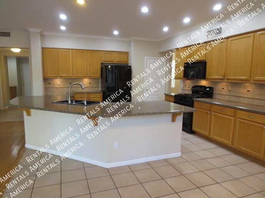 Coming Soon 3 Bed Plus Den Pool and Solar property image