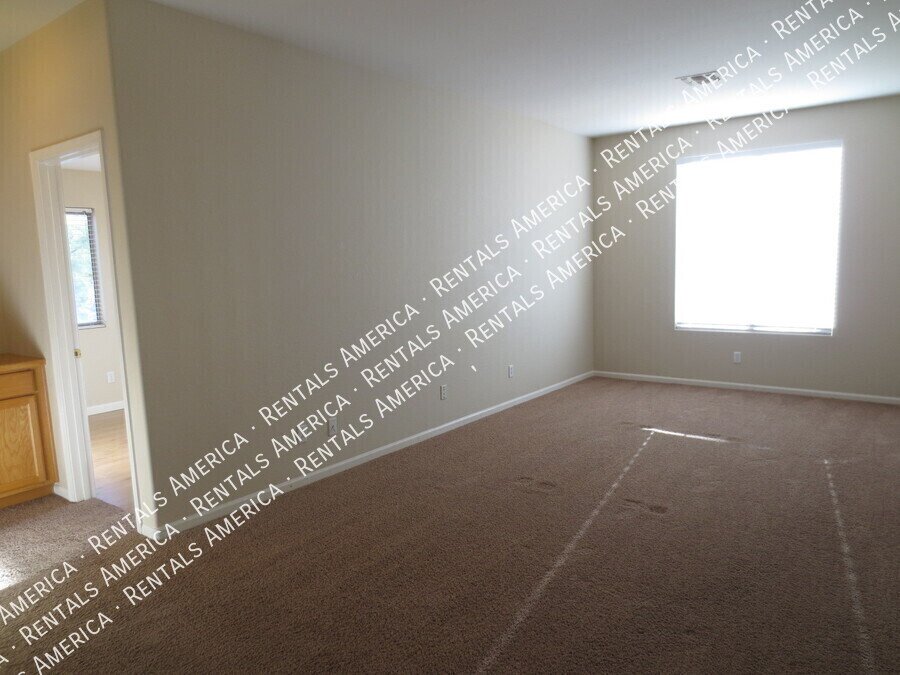 Coming Soon 3 Bed Plus Den Pool and Solar property image