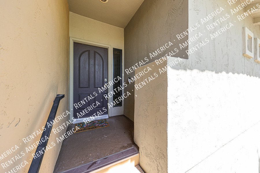 Charming 2 Bedroom, 2 Bath Condo with Garage in a Prime Location! property image
