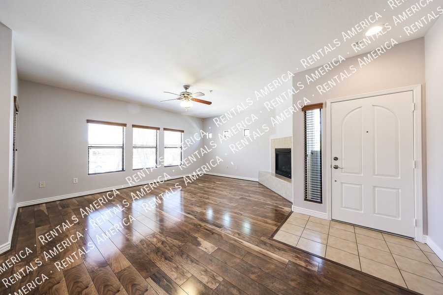Charming 2 Bedroom, 2 Bath Condo with Garage in a Prime Location! property image
