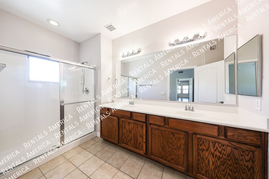 Charming 2 Bedroom, 2 Bath Condo with Garage in a Prime Location! property image