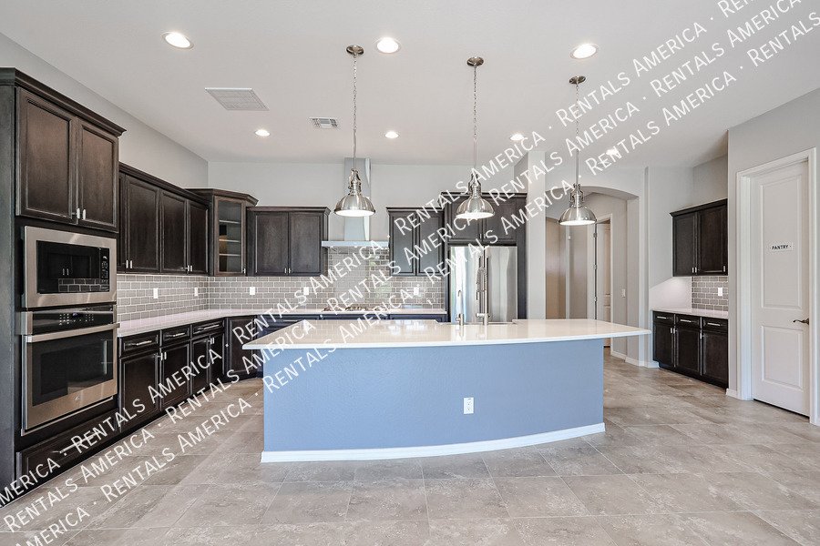 Beautiful Single Level 2BD W/Office Home in the Glennwilde Community!! property image