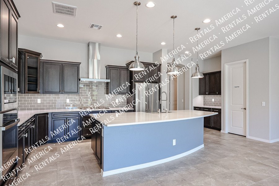 Beautiful Single Level 2BD W/Office Home in the Glennwilde Community!! property image