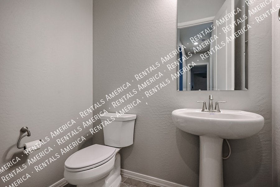 Beautiful Single Level 2BD W/Office Home in the Glennwilde Community!! property image
