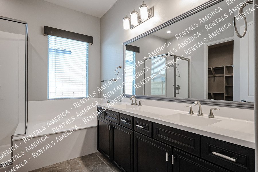 Beautiful Single Level 2BD W/Office Home in the Glennwilde Community!! property image