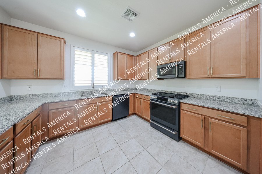 Spacious 4-Bedroom Home with Loft property image