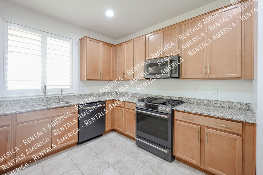 Spacious 4-Bedroom Home with Loft property image