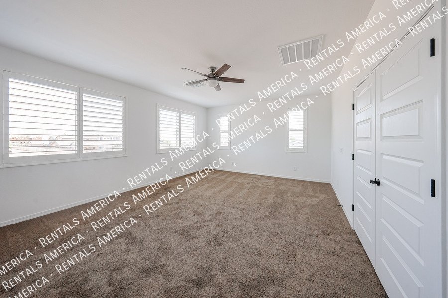 Spacious 4-Bedroom Home with Loft property image