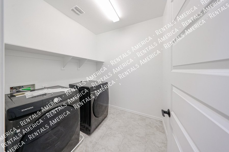 Spacious 4-Bedroom Home with Loft property image
