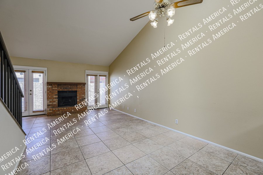 MI SPECIAL! Cute 2 Bed 2 Bath Townhome in Tempe! This is a Must See! property image
