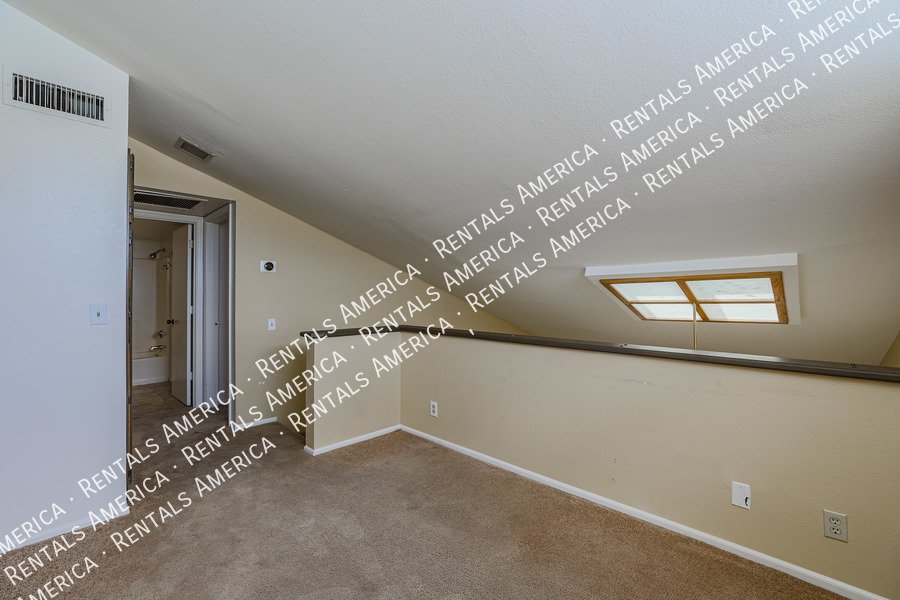MI SPECIAL! Cute 2 Bed 2 Bath Townhome in Tempe! This is a Must See! property image