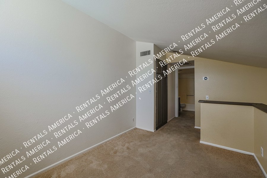 MI SPECIAL! Cute 2 Bed 2 Bath Townhome in Tempe! This is a Must See! property image