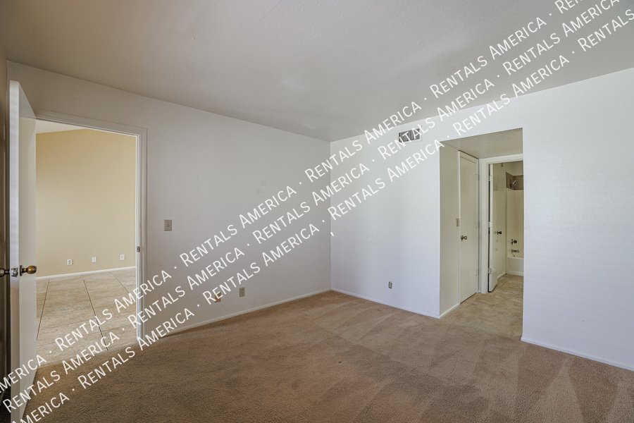 MI SPECIAL! Cute 2 Bed 2 Bath Townhome in Tempe! This is a Must See! property image