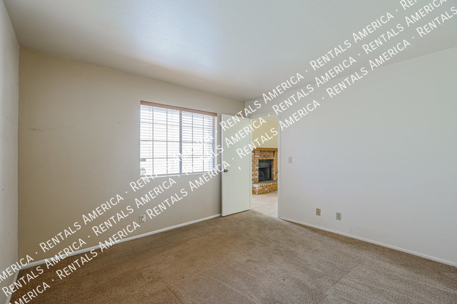 MI SPECIAL! Cute 2 Bed 2 Bath Townhome in Tempe! This is a Must See! property image