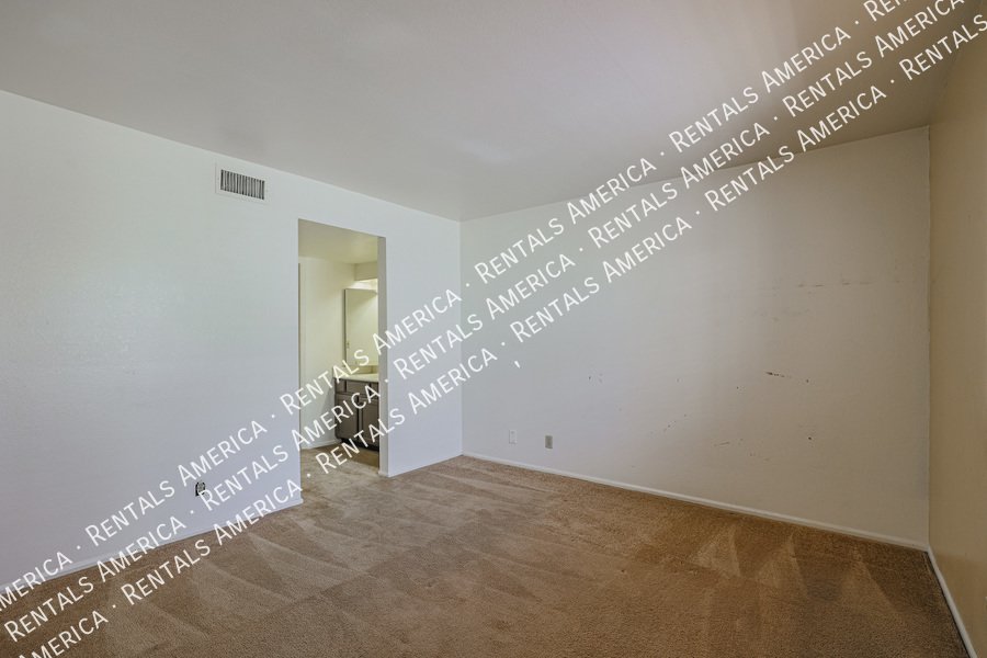 MI SPECIAL! Cute 2 Bed 2 Bath Townhome in Tempe! This is a Must See! property image
