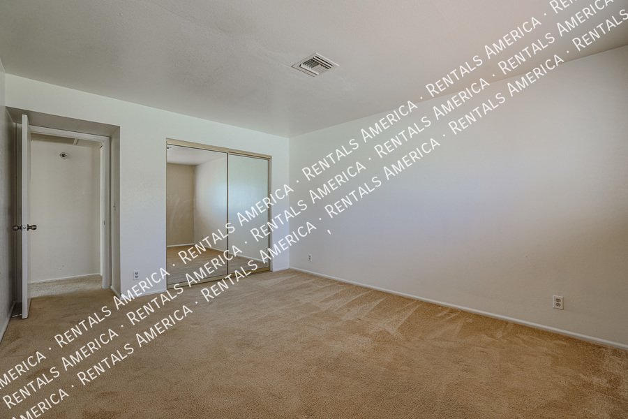 MI SPECIAL! Cute 2 Bed 2 Bath Townhome in Tempe! This is a Must See! property image