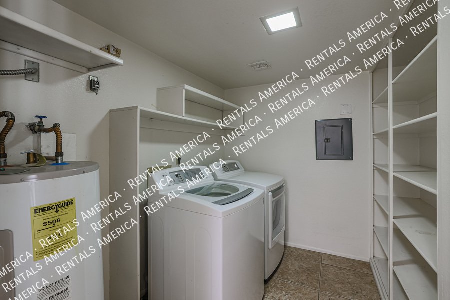MI SPECIAL! Cute 2 Bed 2 Bath Townhome in Tempe! This is a Must See! property image