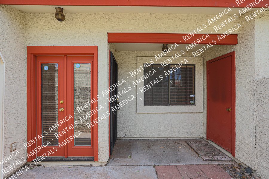 MI SPECIAL! Cute 2 Bed 2 Bath Townhome in Tempe! This is a Must See! property image