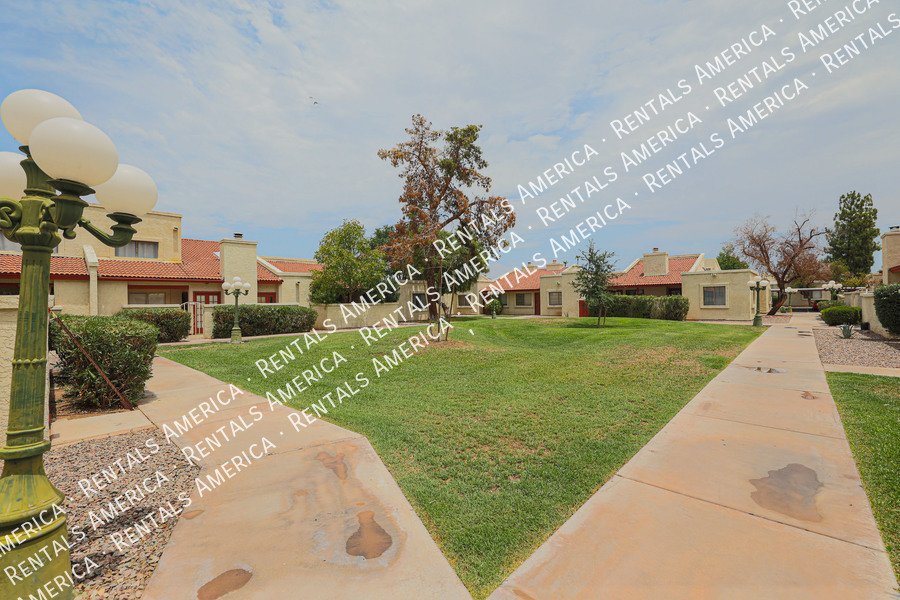 MI SPECIAL! Cute 2 Bed 2 Bath Townhome in Tempe! This is a Must See! property image