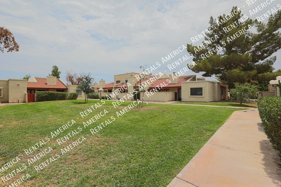 MI SPECIAL! Cute 2 Bed 2 Bath Townhome in Tempe! This is a Must See! property image