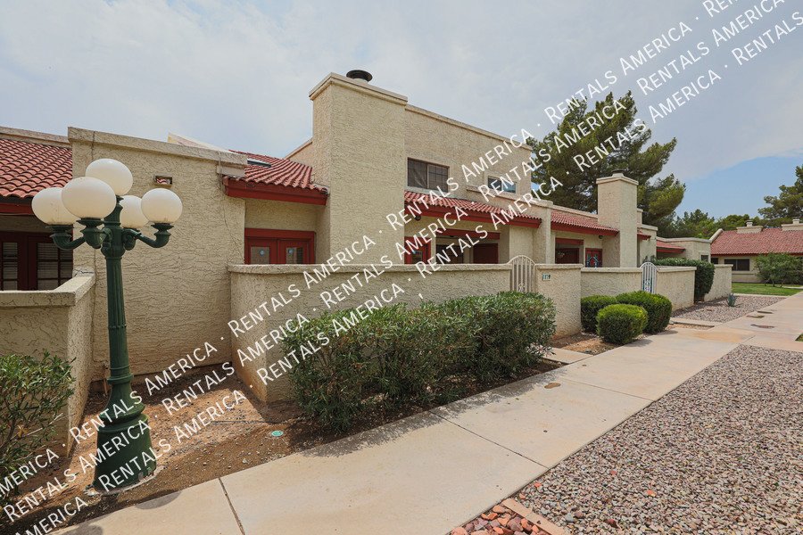 MI SPECIAL! Cute 2 Bed 2 Bath Townhome in Tempe! This is a Must See! property image