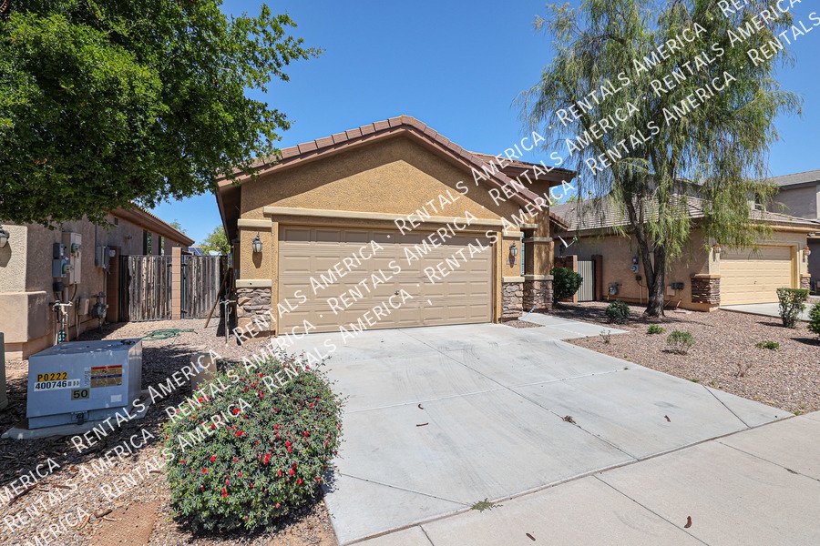 Beautiful 3BD 2BA home with POOL and SOLAR in Laveen Meadows! property image