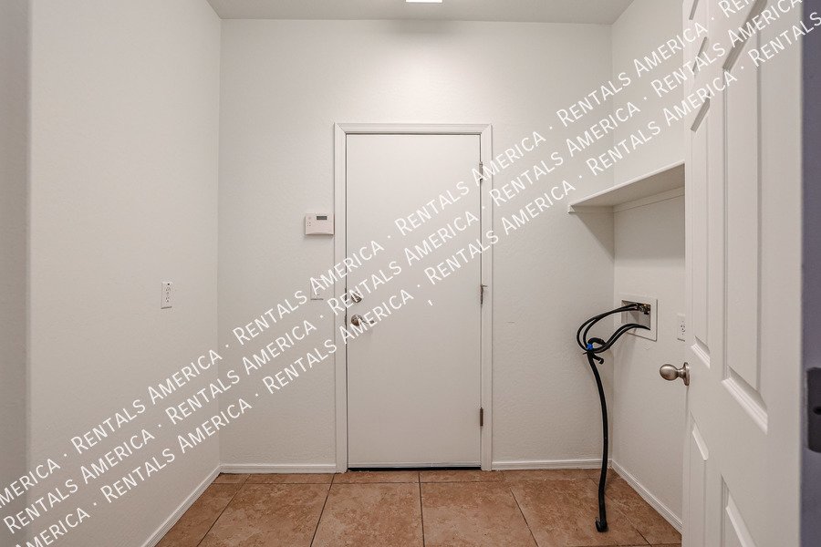 Beautiful 3BD 2BA home with POOL and SOLAR in Laveen Meadows! property image
