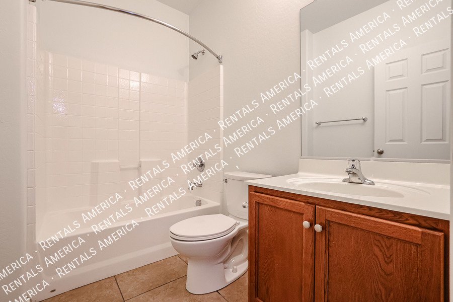 Beautiful 3BD 2BA home with POOL and SOLAR in Laveen Meadows! property image