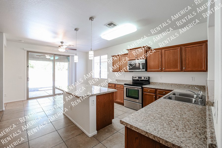 Beautiful 3BD 2BA home with POOL and SOLAR in Laveen Meadows! property image