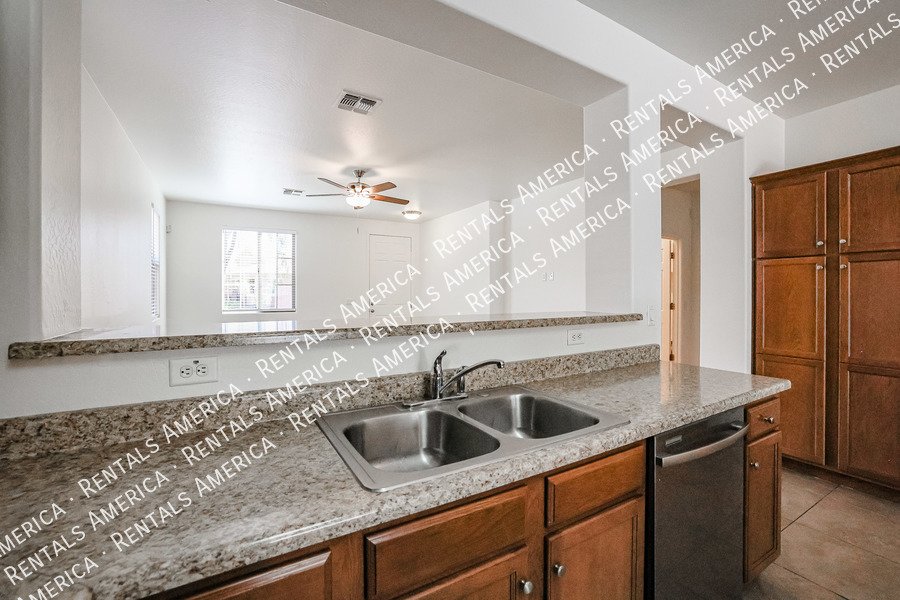 Beautiful 3BD 2BA home with POOL and SOLAR in Laveen Meadows! property image