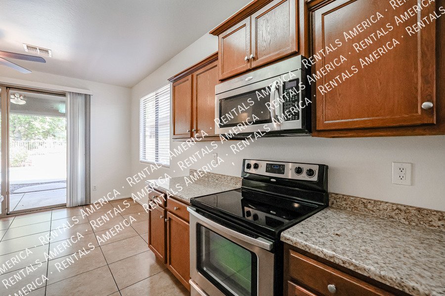Beautiful 3BD 2BA home with POOL and SOLAR in Laveen Meadows! property image