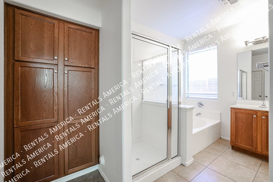 Beautiful 3BD 2BA home with POOL and SOLAR in Laveen Meadows! property image