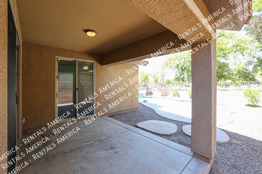 Beautiful 3BD 2BA home with POOL and SOLAR in Laveen Meadows! property image