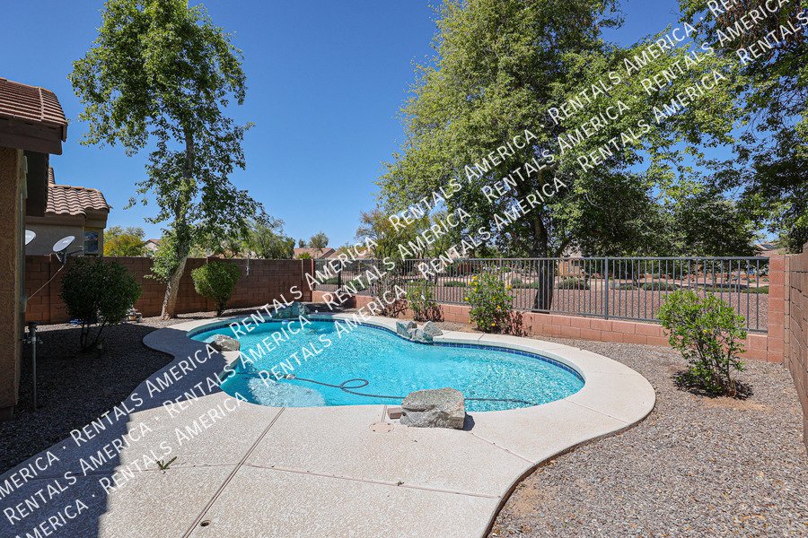 Beautiful 3BD 2BA home with POOL and SOLAR in Laveen Meadows! property image