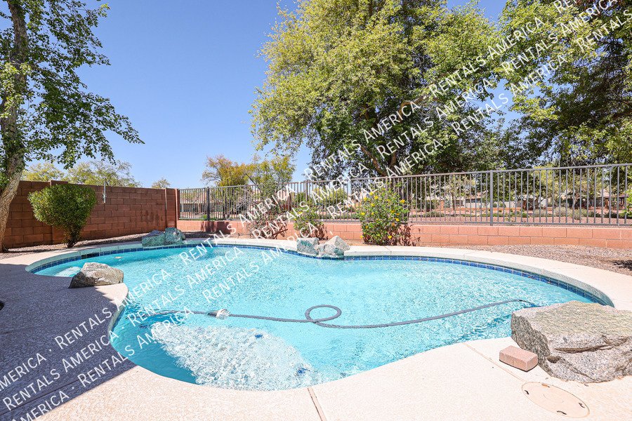 Beautiful 3BD 2BA home with POOL and SOLAR in Laveen Meadows! property image