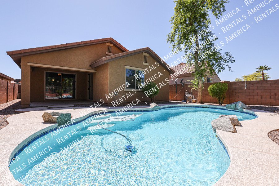 Beautiful 3BD 2BA home with POOL and SOLAR in Laveen Meadows! property image