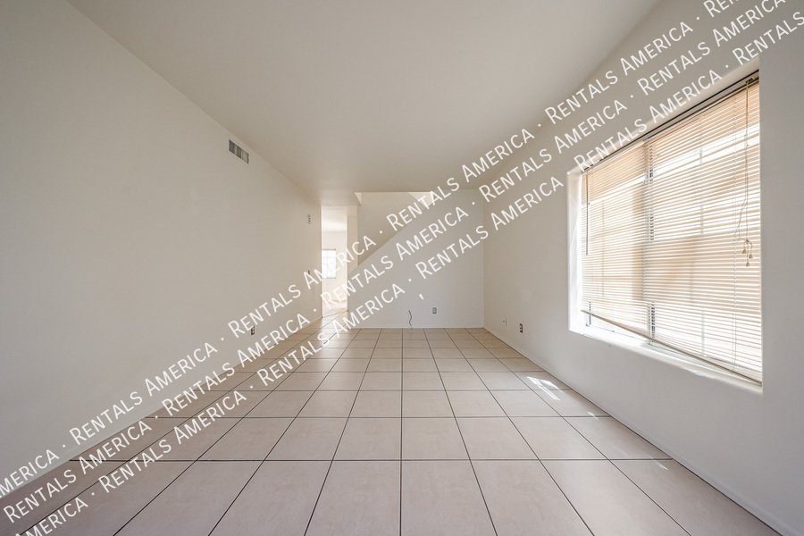 Tempe 2BR Home with 2-Car Garage, Washer/Dryer & Great L property image