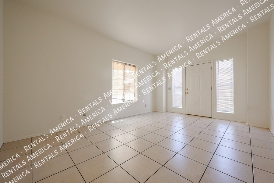 Tempe 2BR Home with 2-Car Garage, Washer/Dryer & Great L property image