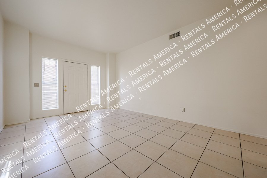 Tempe 2BR Home with 2-Car Garage, Washer/Dryer & Great L property image