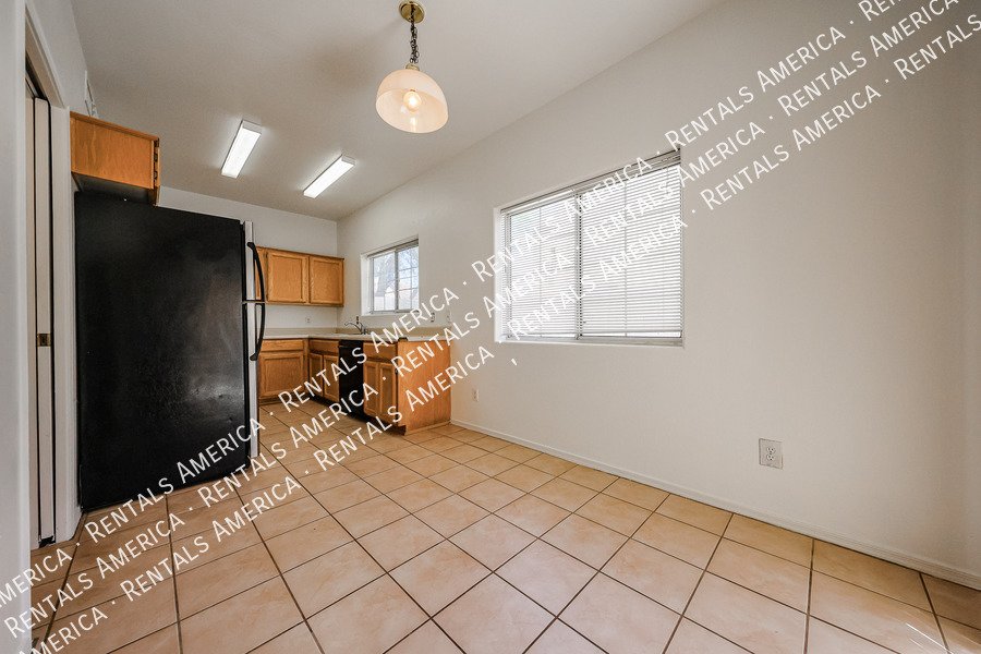 Tempe 2BR Home with 2-Car Garage, Washer/Dryer & Great L property image
