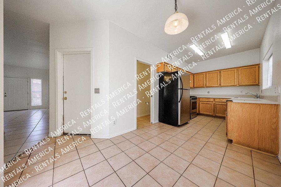 Tempe 2BR Home with 2-Car Garage, Washer/Dryer & Great L property image