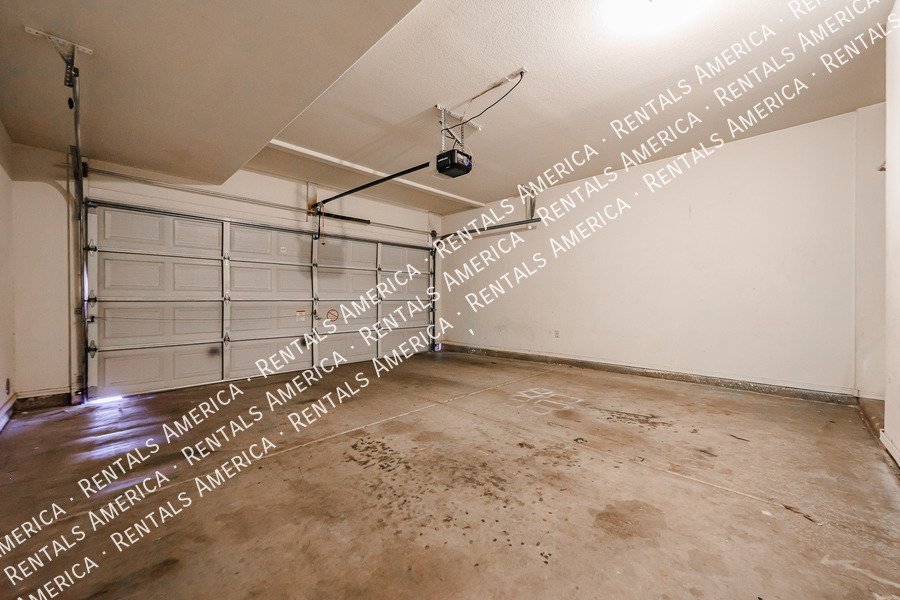 Tempe 2BR Home with 2-Car Garage, Washer/Dryer & Great L property image
