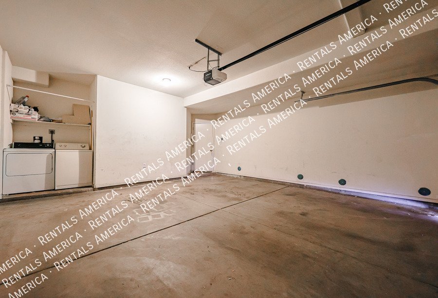 Tempe 2BR Home with 2-Car Garage, Washer/Dryer & Great L property image