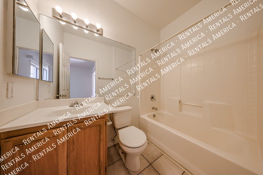 Tempe 2BR Home with 2-Car Garage, Washer/Dryer & Great L property image