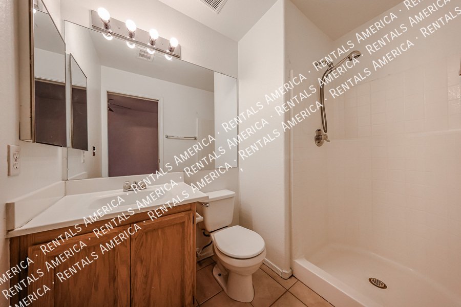 Tempe 2BR Home with 2-Car Garage, Washer/Dryer & Great L property image