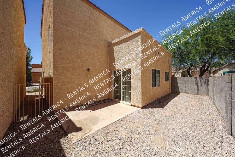 Tempe 2BR Home with 2-Car Garage, Washer/Dryer & Great L property image