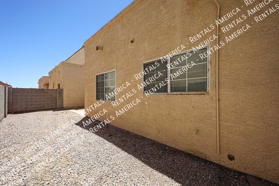 Tempe 2BR Home with 2-Car Garage, Washer/Dryer & Great L property image
