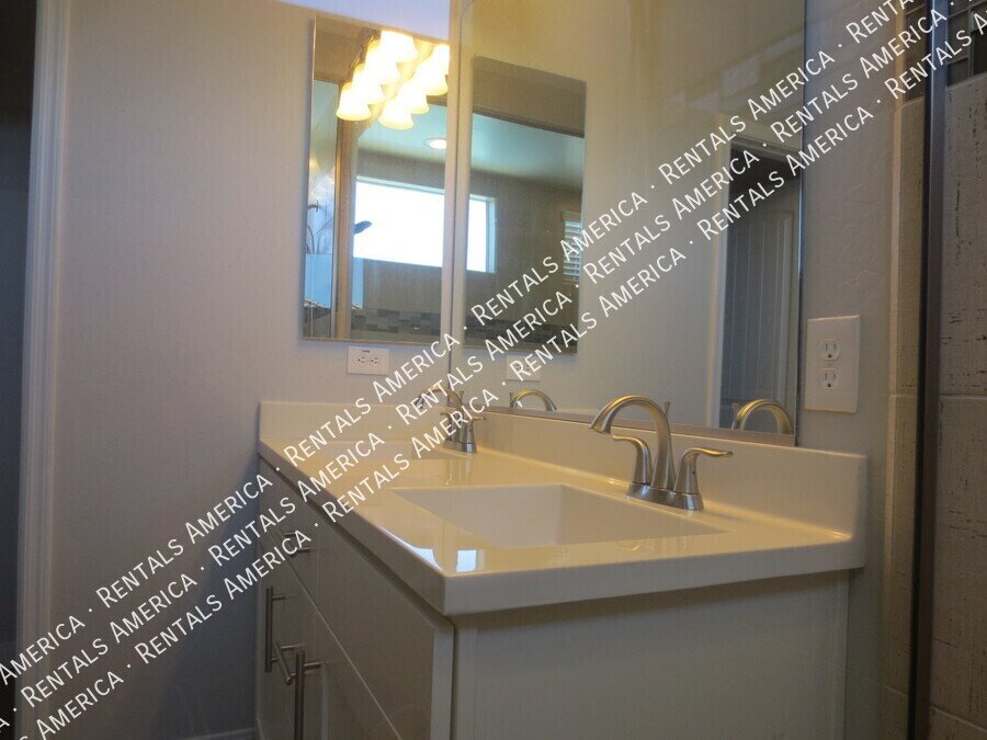 ** PRICE REDUCED **Beautiful 3/2 Home in Gilbert w/Pool ~ Move in NOW property image